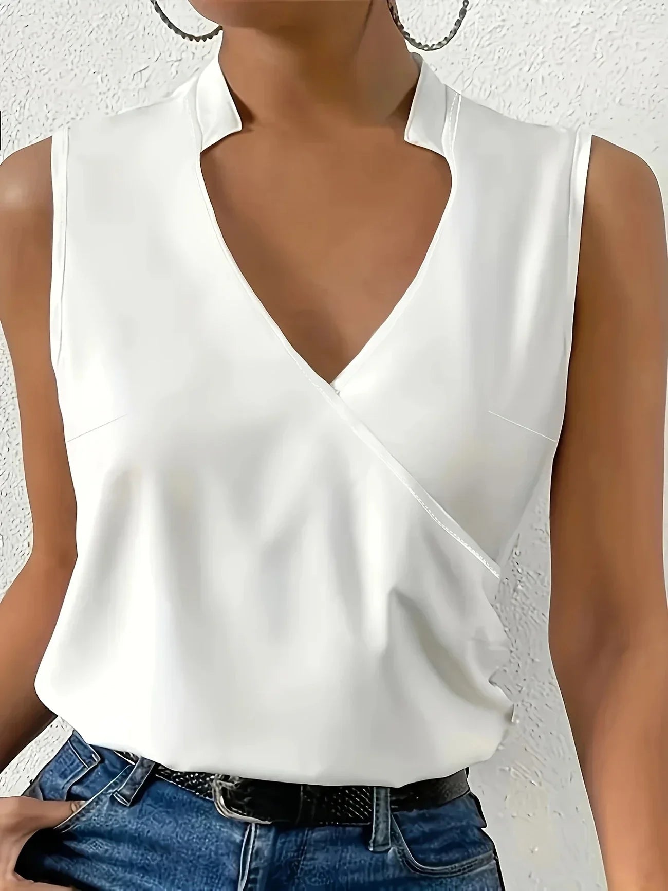 Cebulska | Blusa Sin Mangas Con Cuello en V Y Corte Cruzado