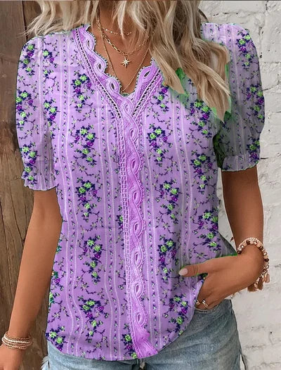 Madelen | Blusa Plisada con Cuello en V y Encaje