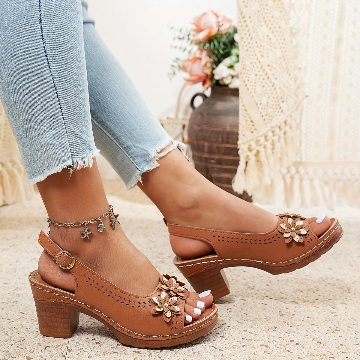 Haisley | Sandalias De Tacón Con Flores Aplicadas