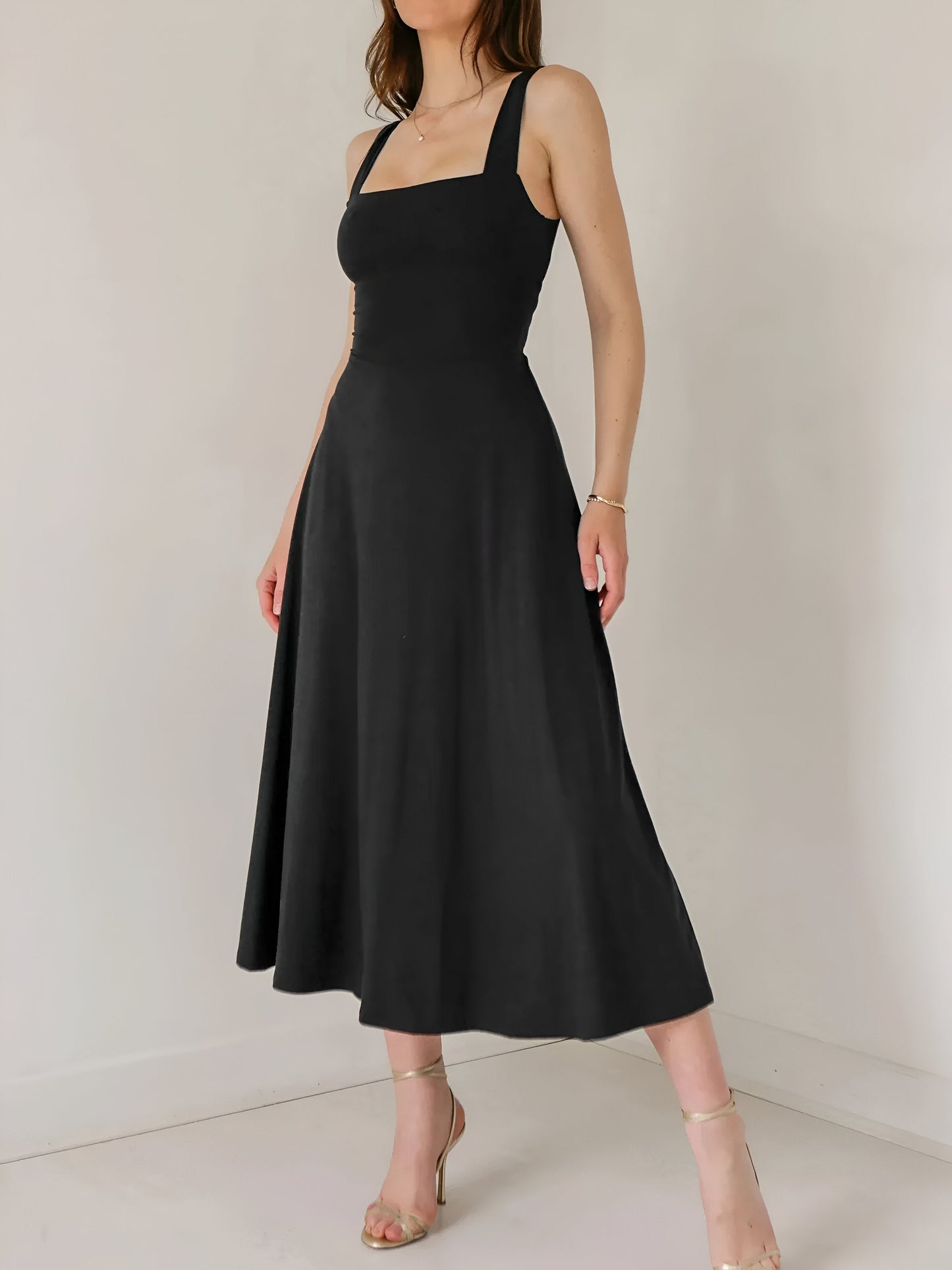 Jasmini | Vestido Midi Con Cuello Cuadrado Y Silueta en a