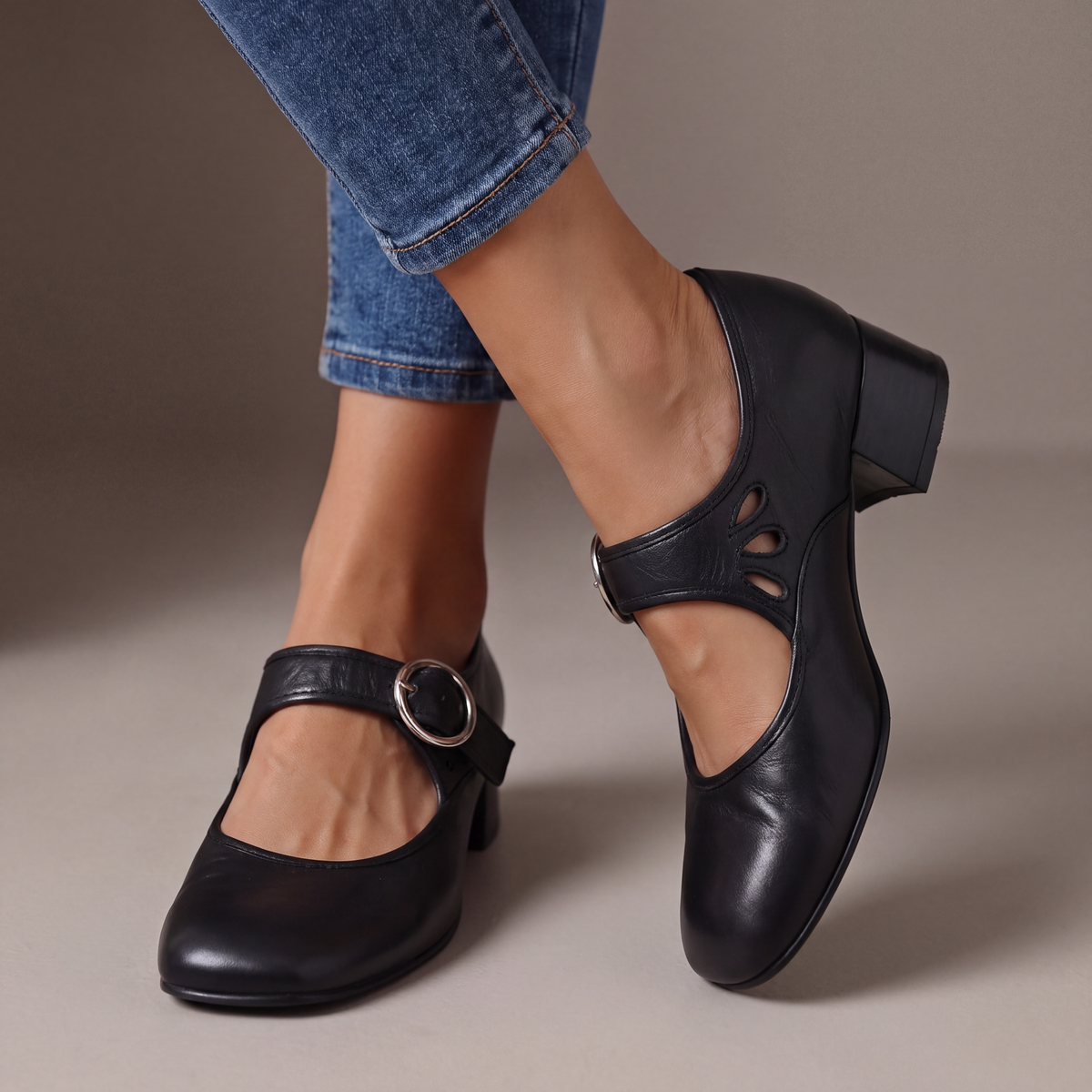 Evelita | Zapatos de Cuero con Hebilla y Tacón Bajo