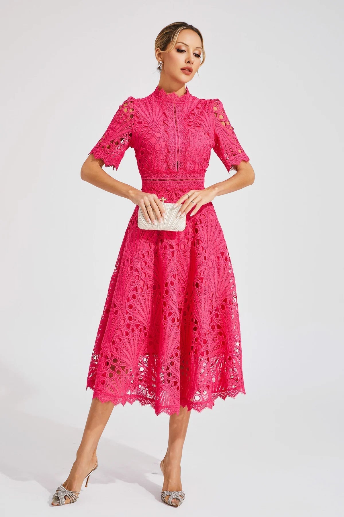 Vorelle | Vestido Midi de Encaje Cuello Alto Manga Corta