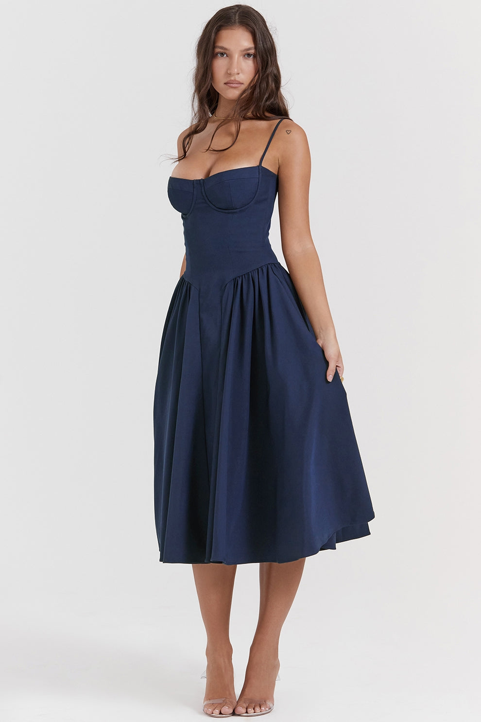 Maissa | Vestido Midi Sin Mangas Con Escote Corazón