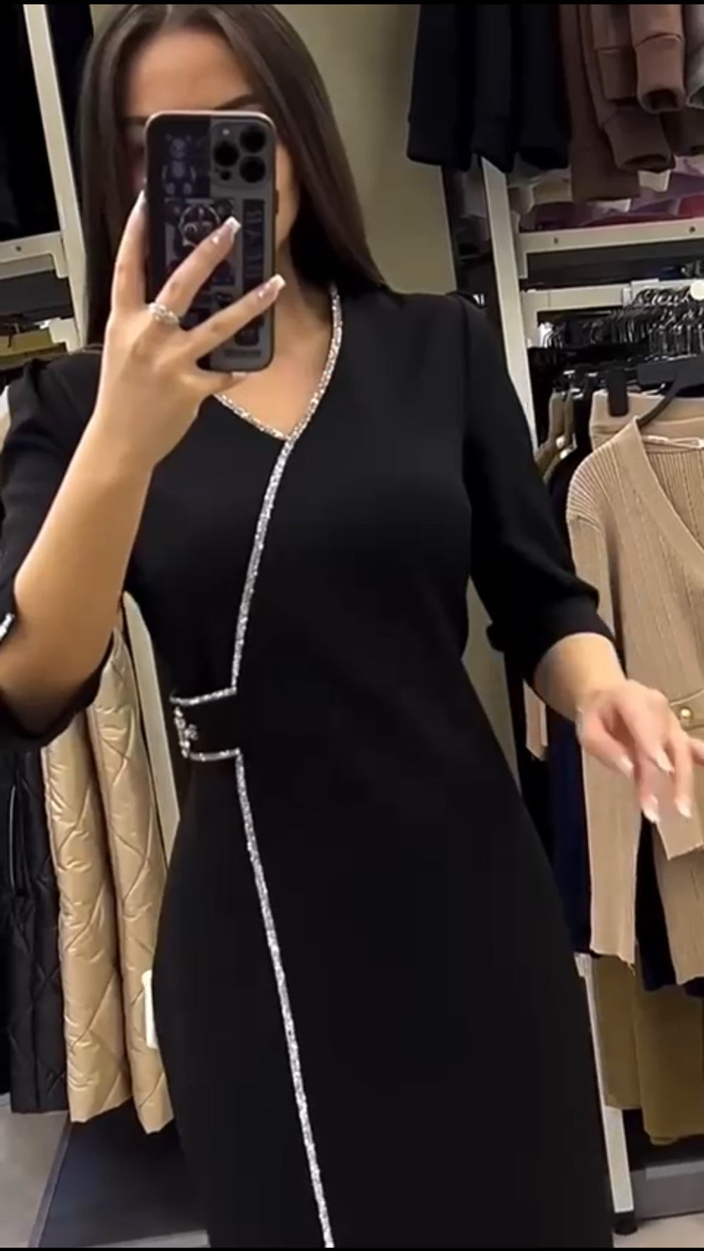 Vesela | Vestido Largo Con Cuello en V y Ribete en Contraste