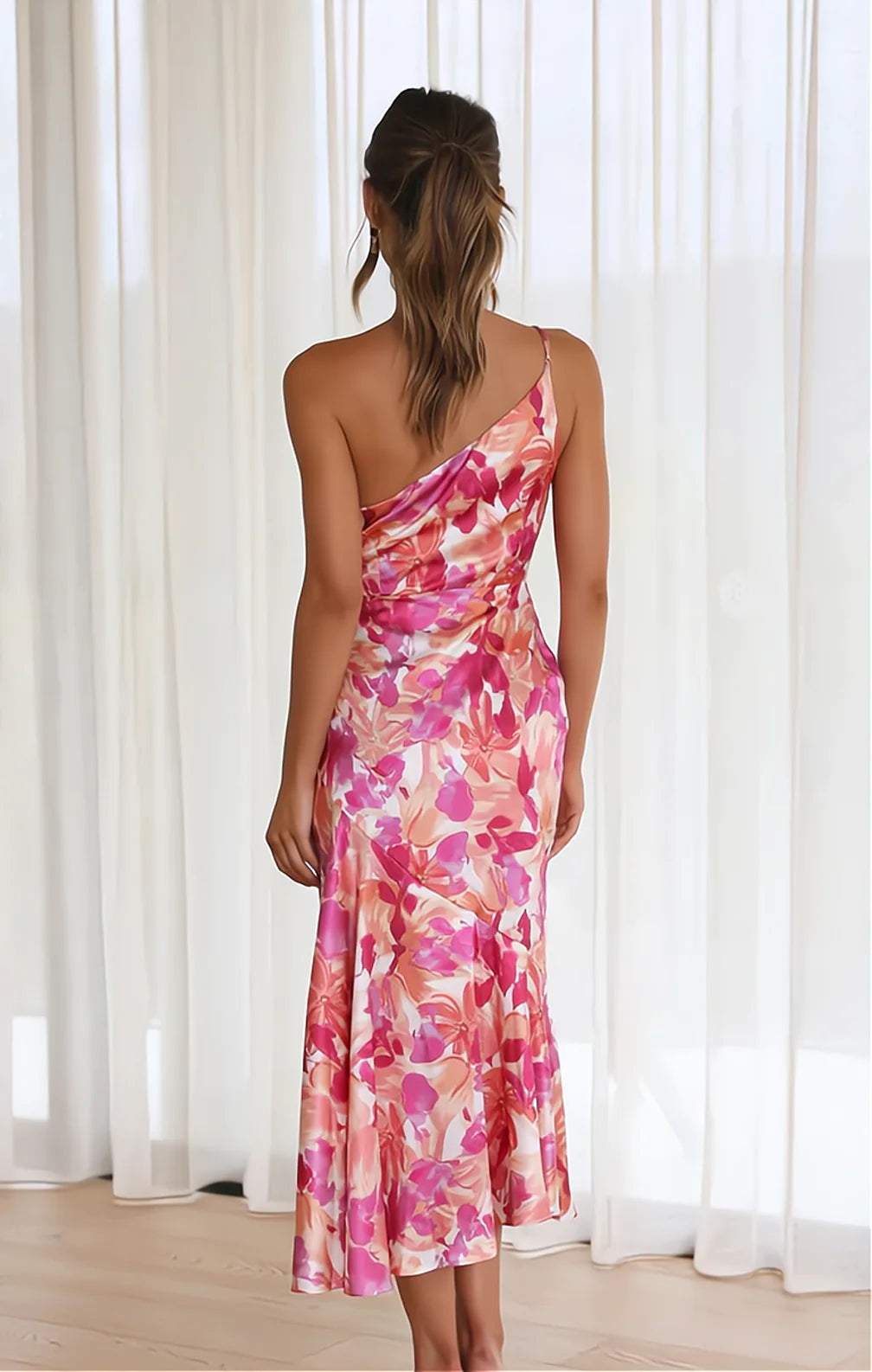 Cynthia | Vestido Midi de Satén Con Estampado Floral y un Solo Hombro