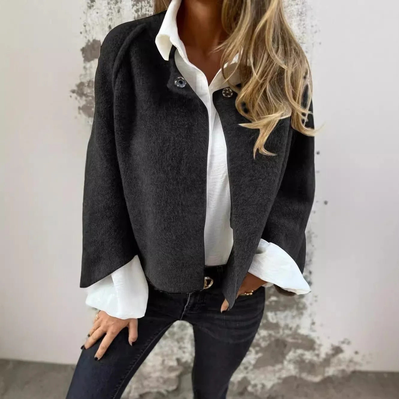 Henrike | Chaqueta Corta de Cuello Redondo y Manga Larga
