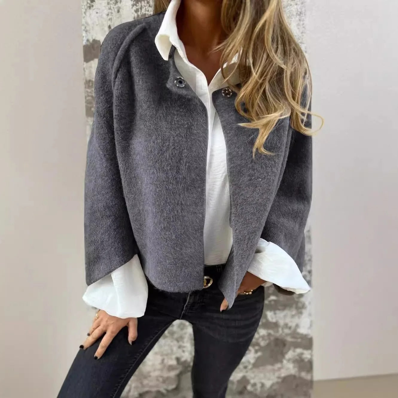 Henrike | Chaqueta Corta de Cuello Redondo y Manga Larga