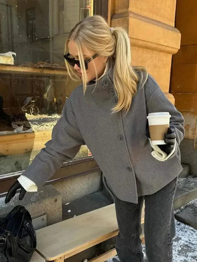 Vivioelis | Chaqueta Corta con Cuello Alto y Botones