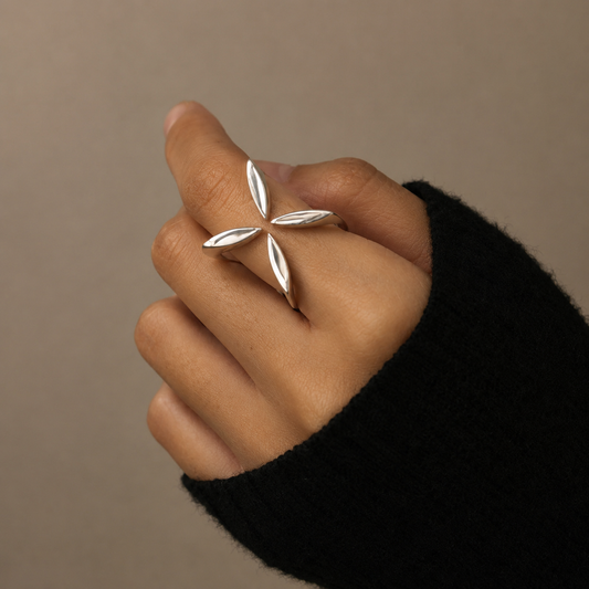 Gerti  | Anillo llamativo con Diseño de Hoja Abierta