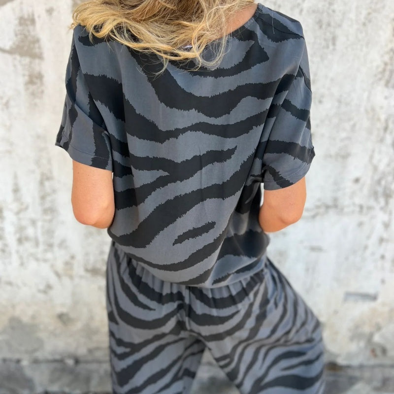 Gilberta | Conjunto Dos Piezas Estampado Cebra Cuello V